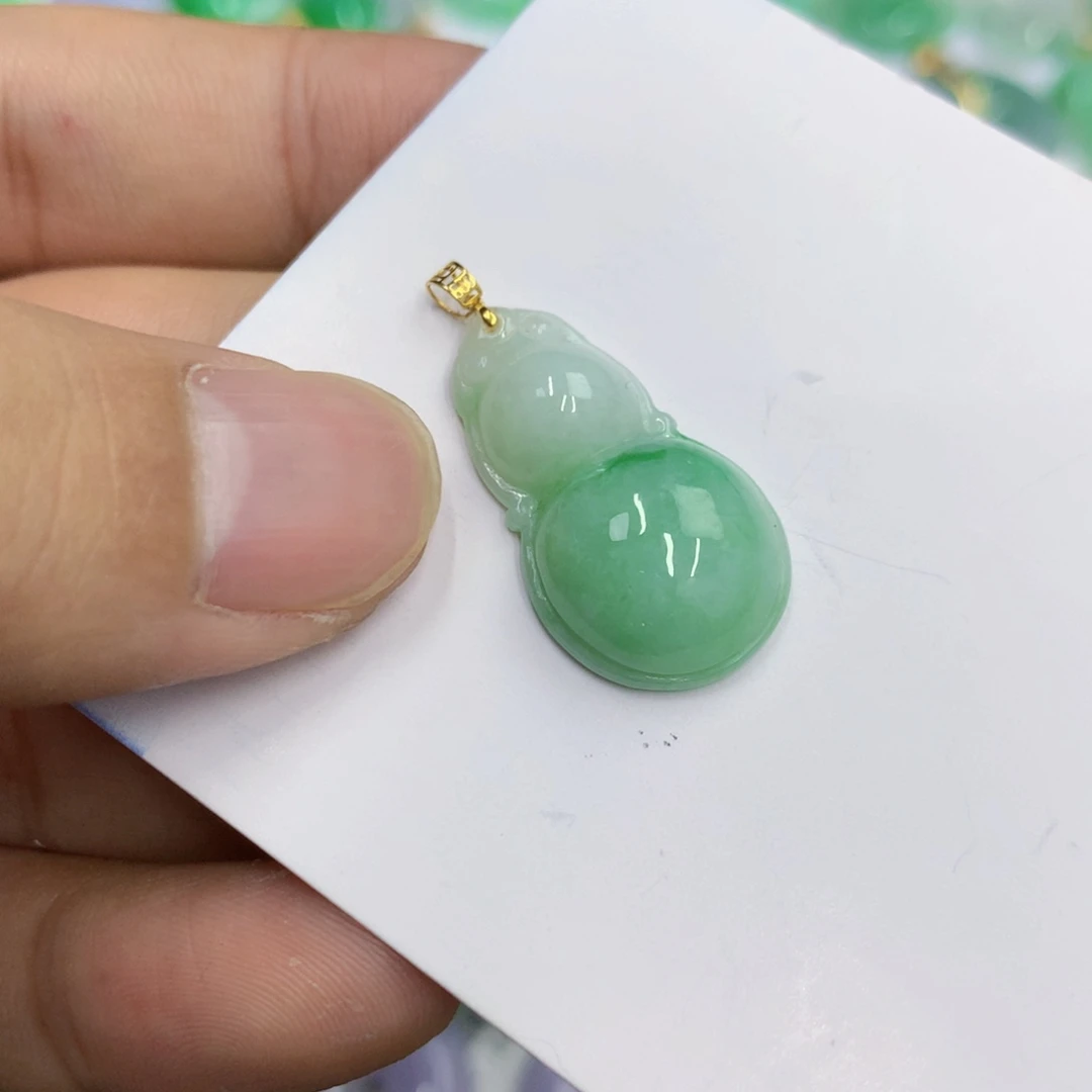 翡翠18K金镶嵌颈饰翡翠