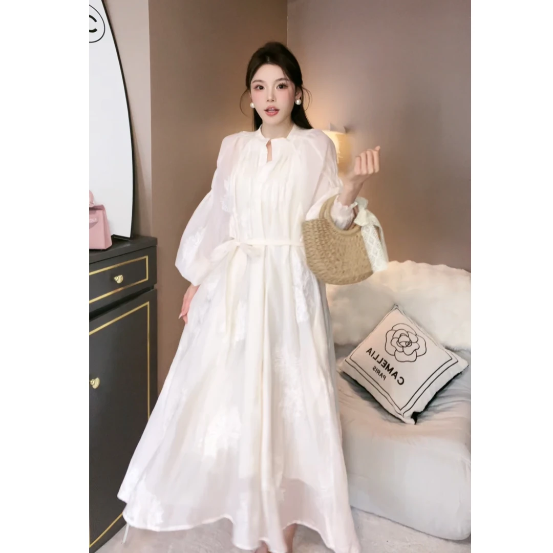 【琳琳】法式复古刺绣宽松灯笼袖时尚显瘦连衣裙气质国风春装7715