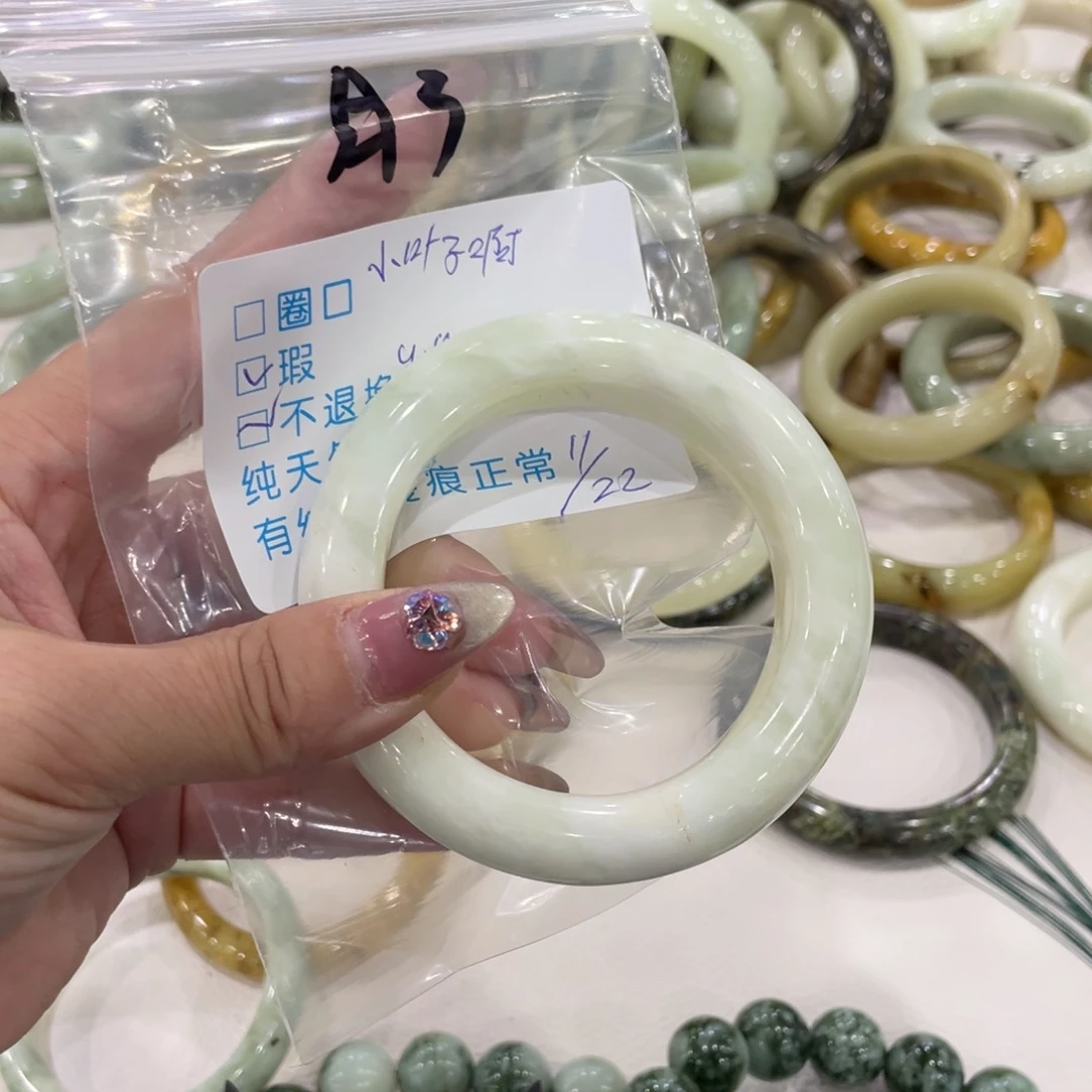 小***啊蛇纹石玉未镶嵌手镯