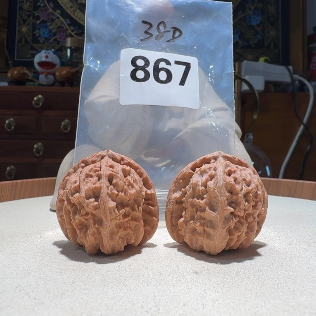 文玩核桃吊坠白狮子