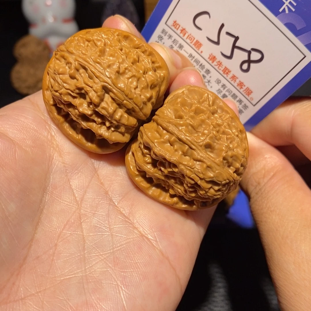 桃核把件37白狮子c558
