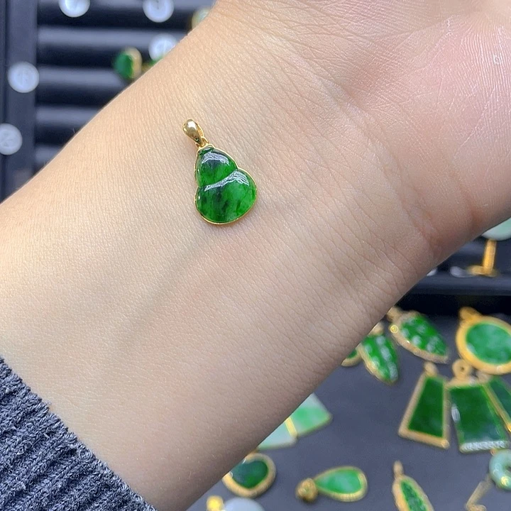 翡翠18K金镶嵌耳饰天然翡翠