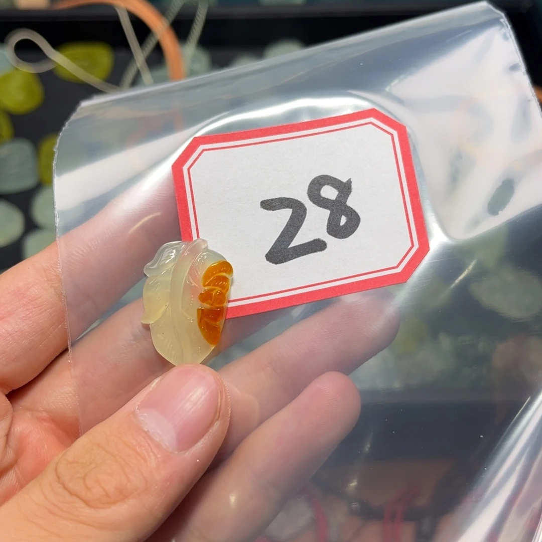 帅***人蛇纹石玉合金颈饰