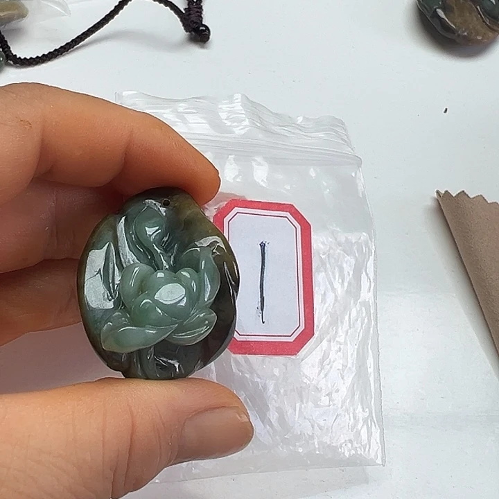 翡翠未镶嵌吊坠(不含链)咪*陈