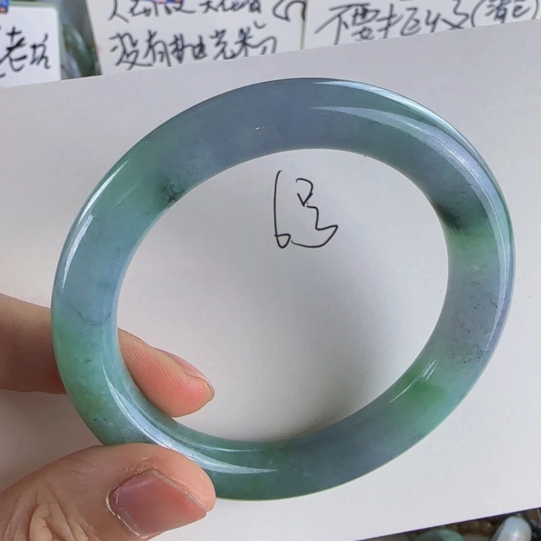 翡翠手镯未镶嵌一**鹿老坑55