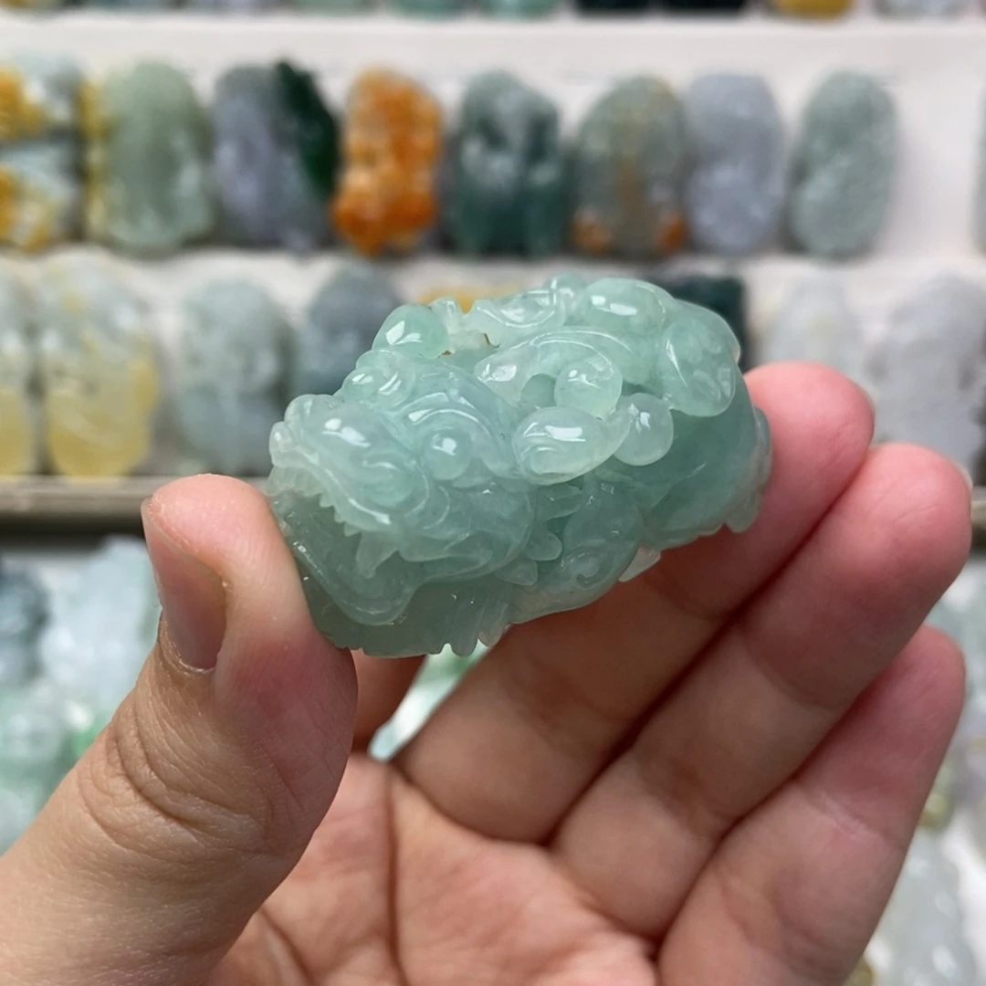 翡翠吊坠(赠链)未镶嵌