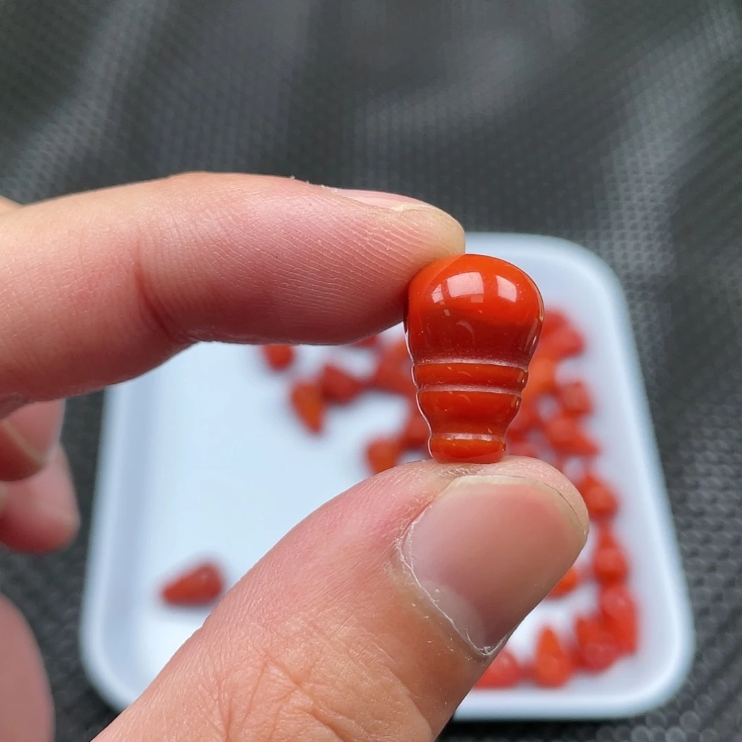 南红玛瑙2号 11*17柿子红三通一颗未镶嵌