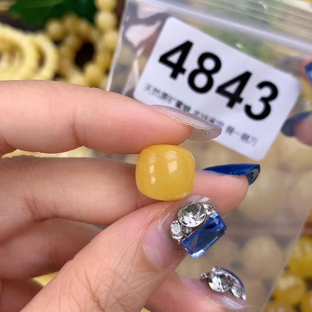 蜜蜡未镶嵌珠宝奇石13