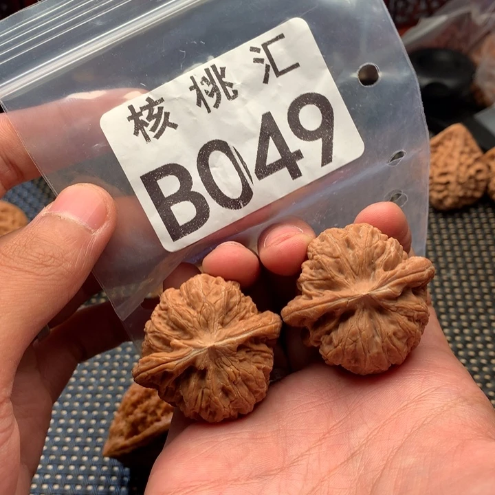 文玩核桃吊坠黑马