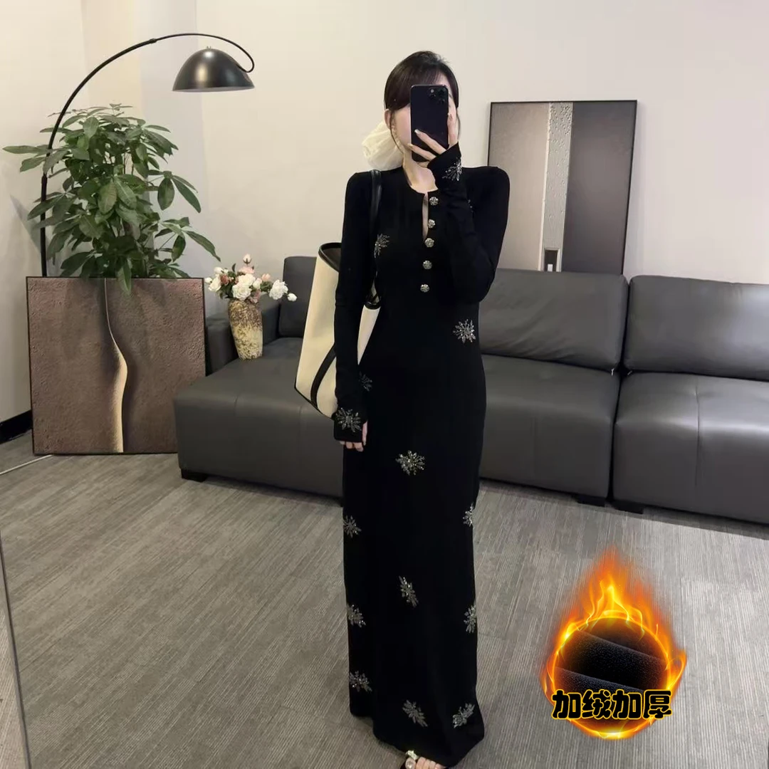 2025秋冬加绒亮闪闪烫钻高级感V领长袖黑色连衣裙设计感打底裙