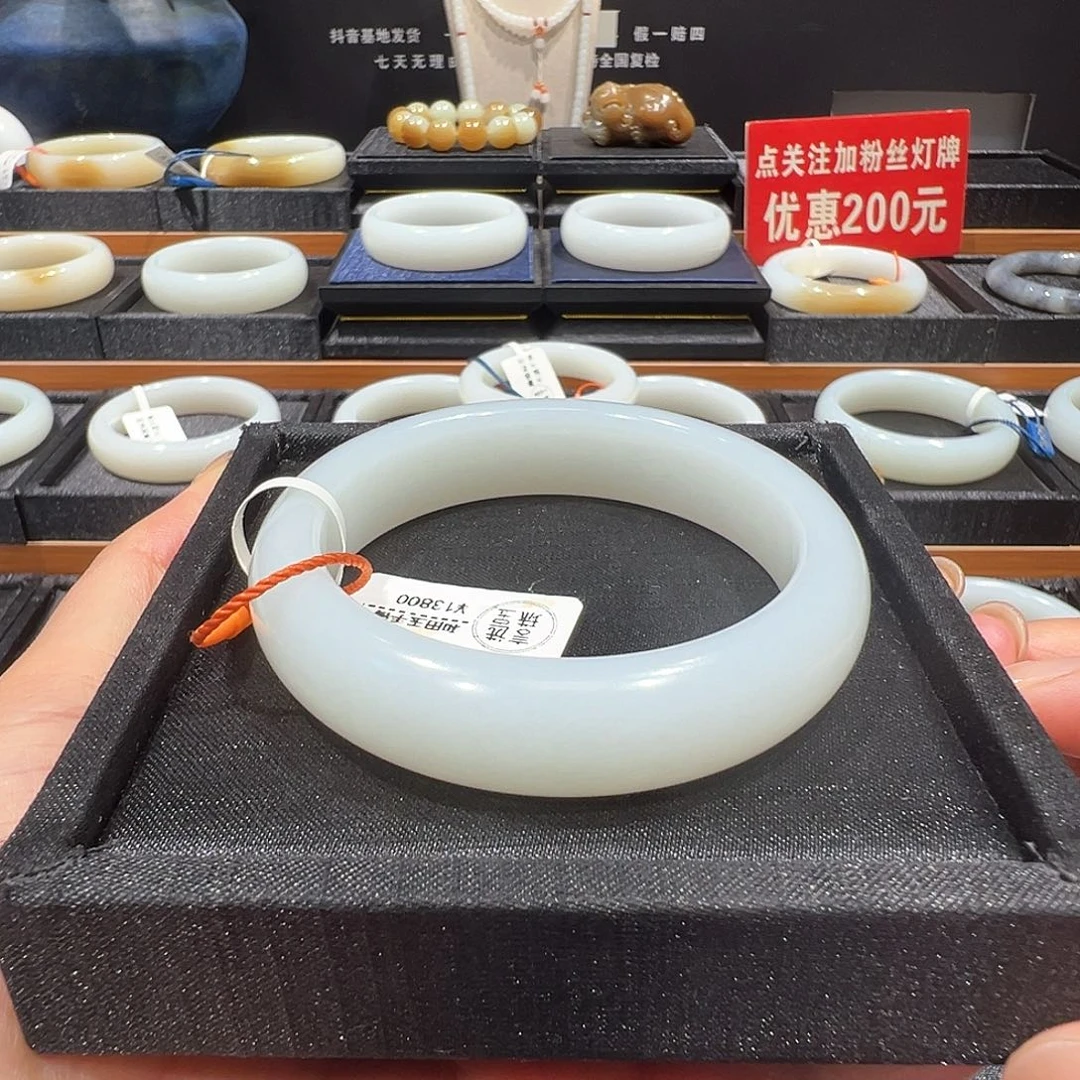 和田玉手镯未镶嵌