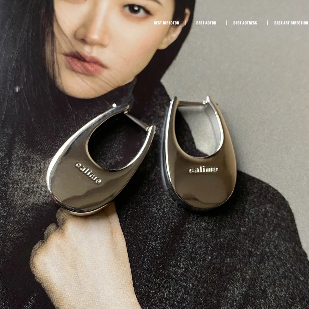 黄铜耳饰 轻奢银色镜面字母简约耳环