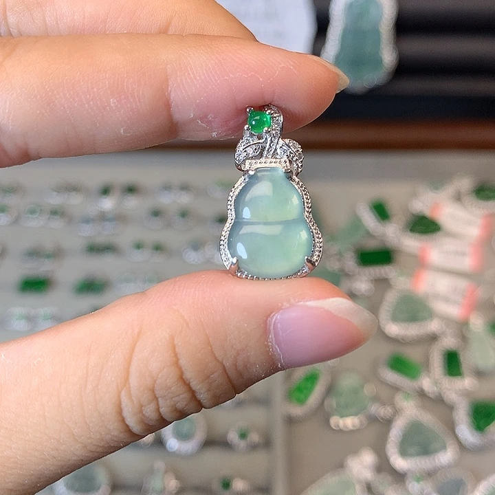 翡翠未镶嵌颈饰吊坠