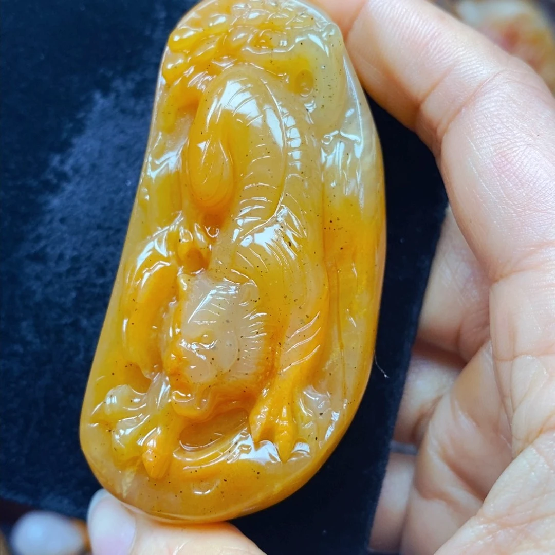 颈饰未镶嵌石英岩玉