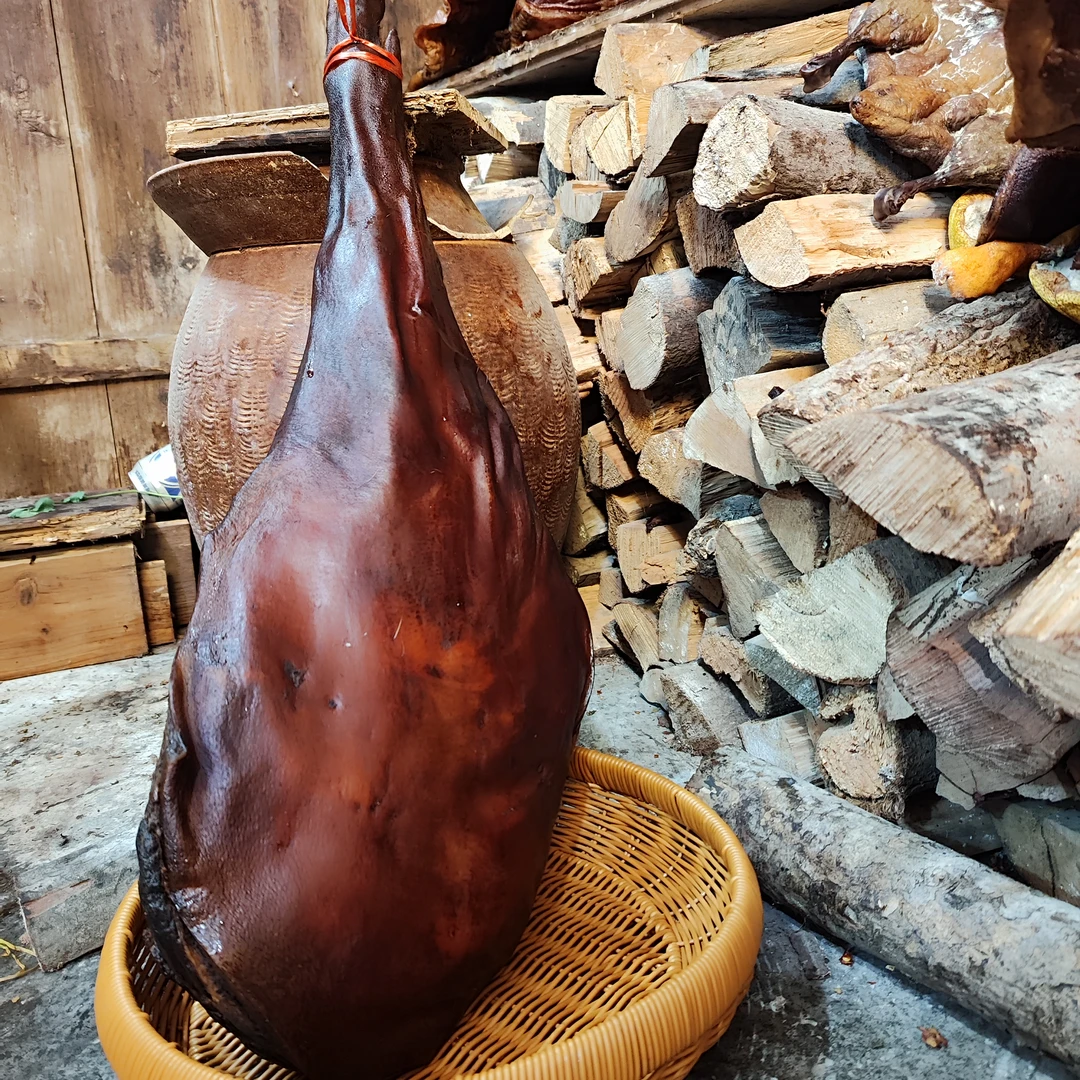 湖北恩施高山农家烟熏火腿