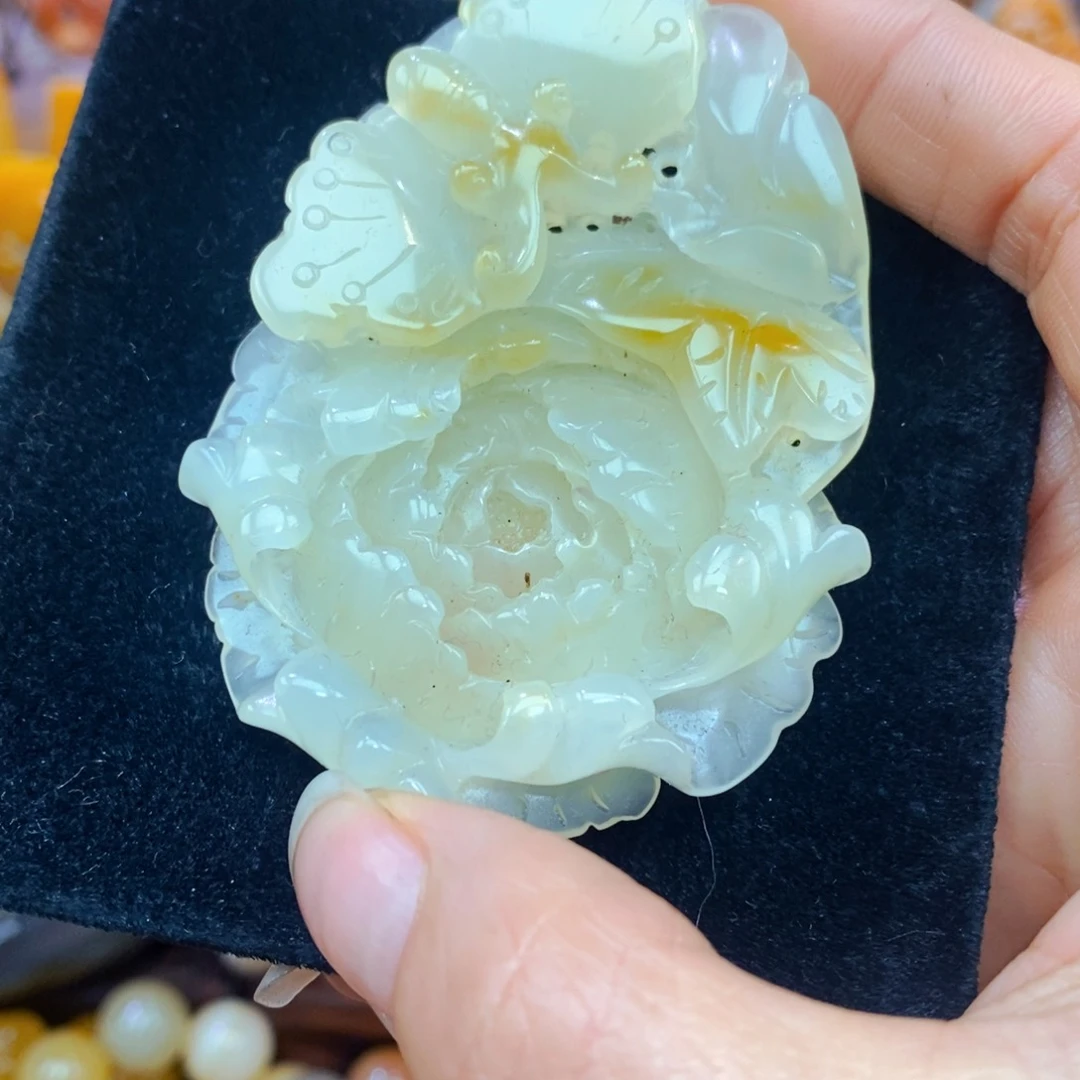 未镶嵌石英质玉（黄龙玉）颈饰
