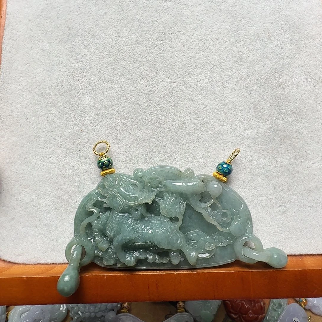 翡翠未镶嵌吊坠(赠链)