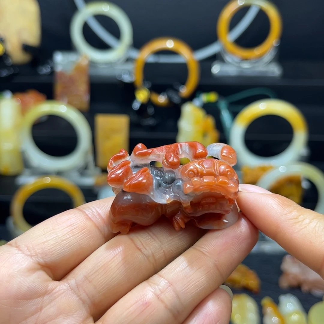 石英质玉（黄龙玉）未镶嵌颈饰