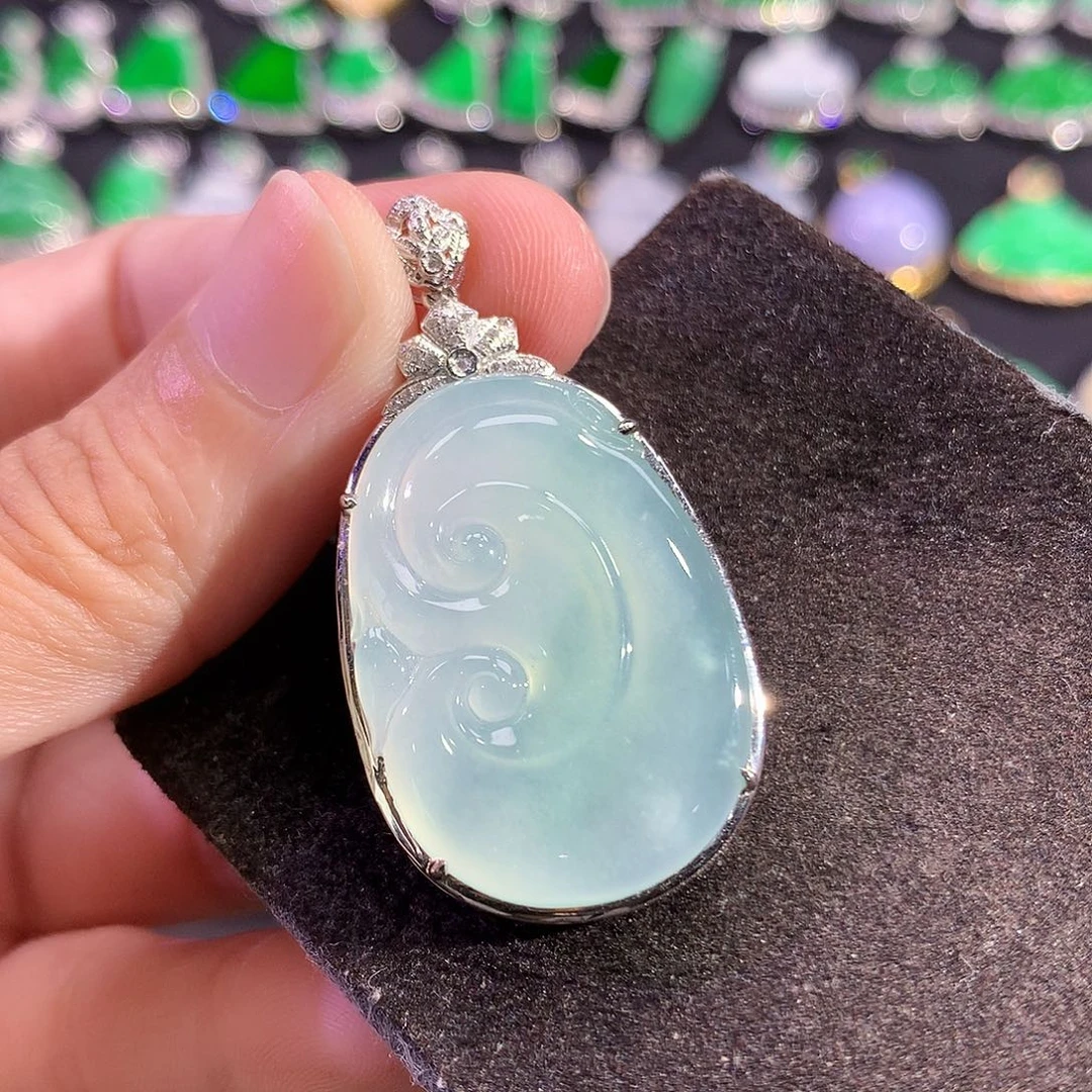 翡翠18K金镶嵌吊坠(赠链)