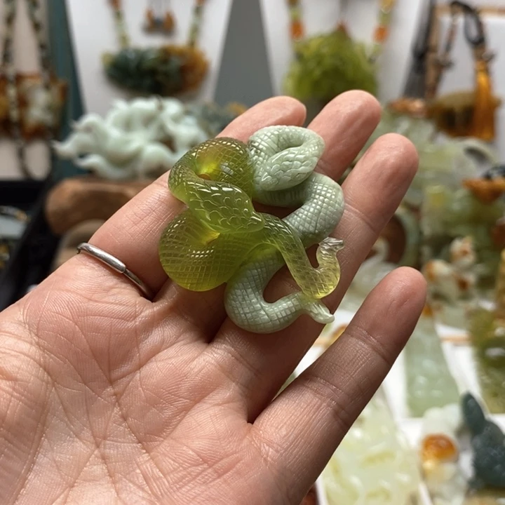 未镶嵌蛇纹石玉颈饰
