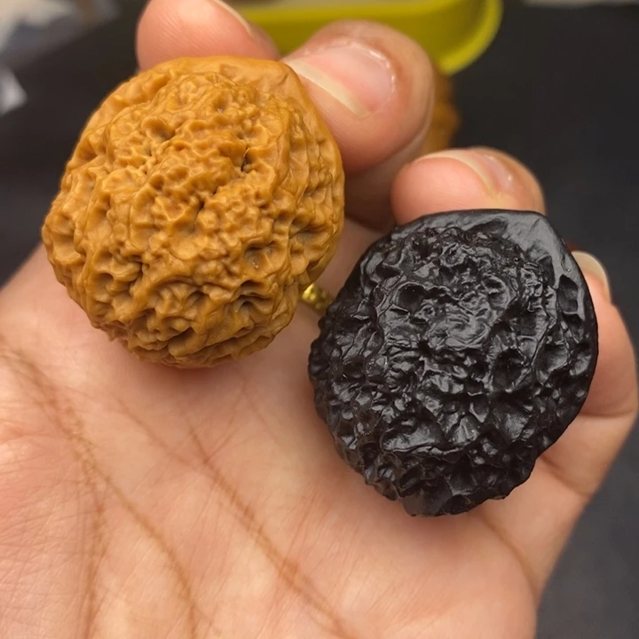 文玩核桃吊坠37尺铁狮子球