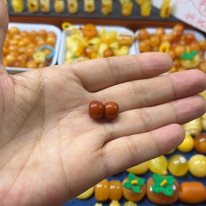 琥珀未镶嵌裸石卡9加老蜡墩一对