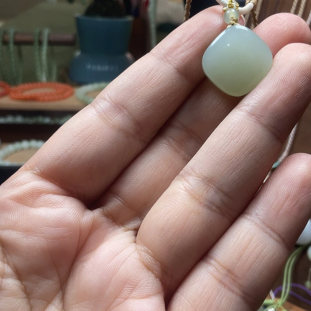 和田玉未镶嵌颈饰