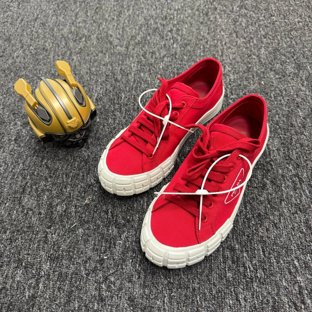 未使用 Prada/普拉达 /43码/Wheel/华达呢三角标休闲鞋/公价5700