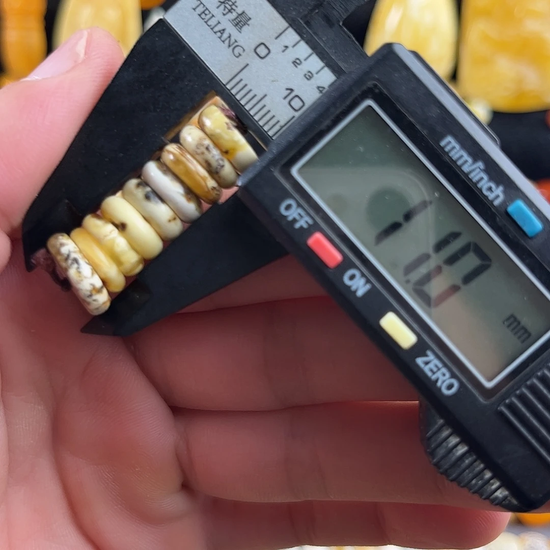 蜜蜡未镶嵌珠宝奇石