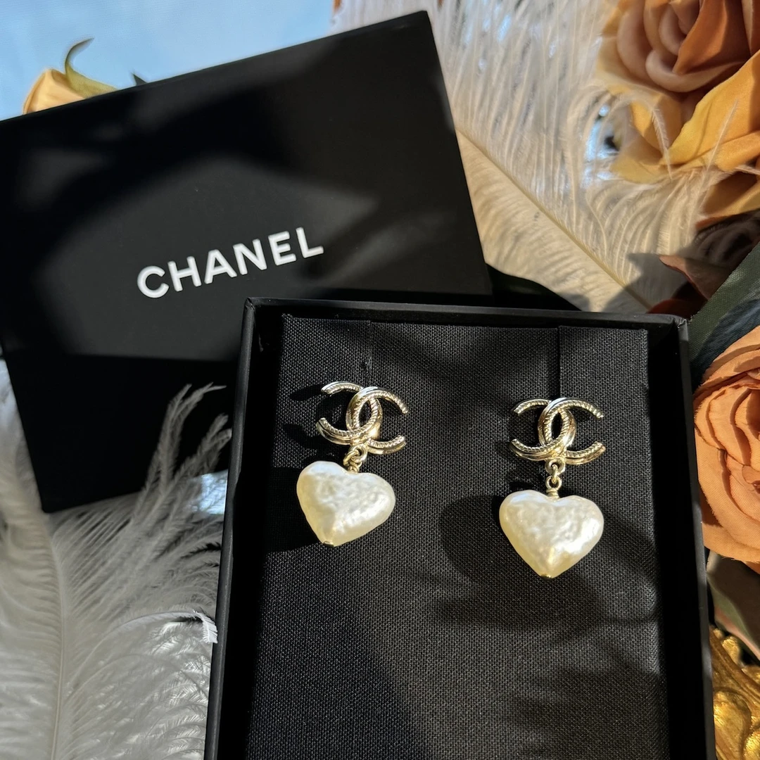 99新 Chanel/香奈儿 24B 双C 爱心珍珠吊坠耳钉