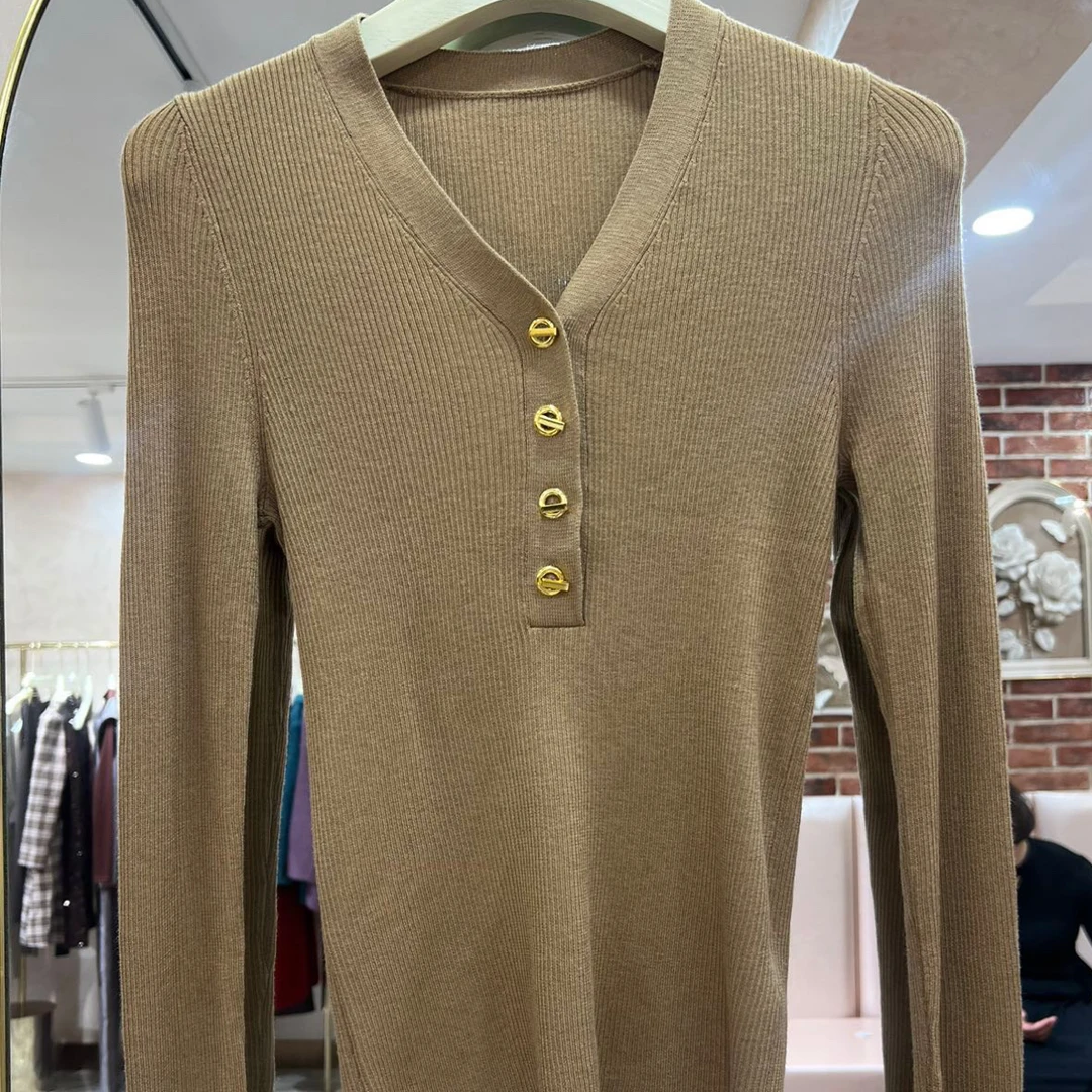 女士双色带扣子上衣