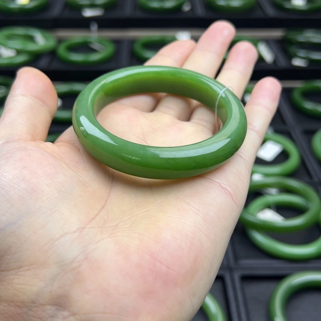 和田玉（碧玉）未镶嵌手镯53.54辣绿