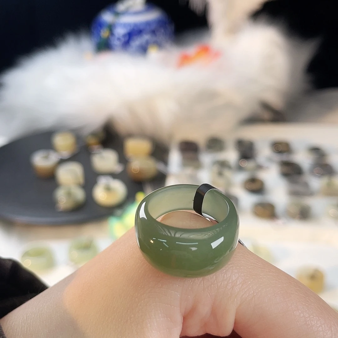 伊***之和田玉未镶嵌戒指c35湖水绿馒头18.0