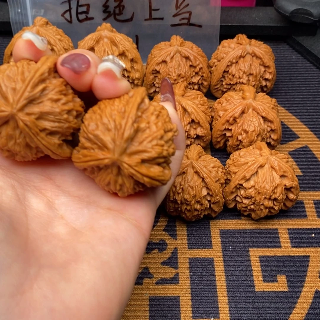 六***三文玩核桃吊坠白狮子