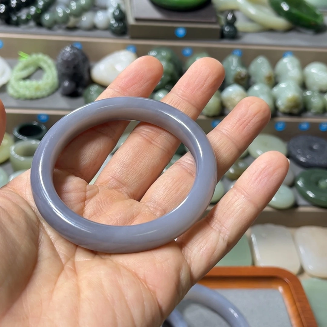 小***️和田玉未镶嵌颈饰