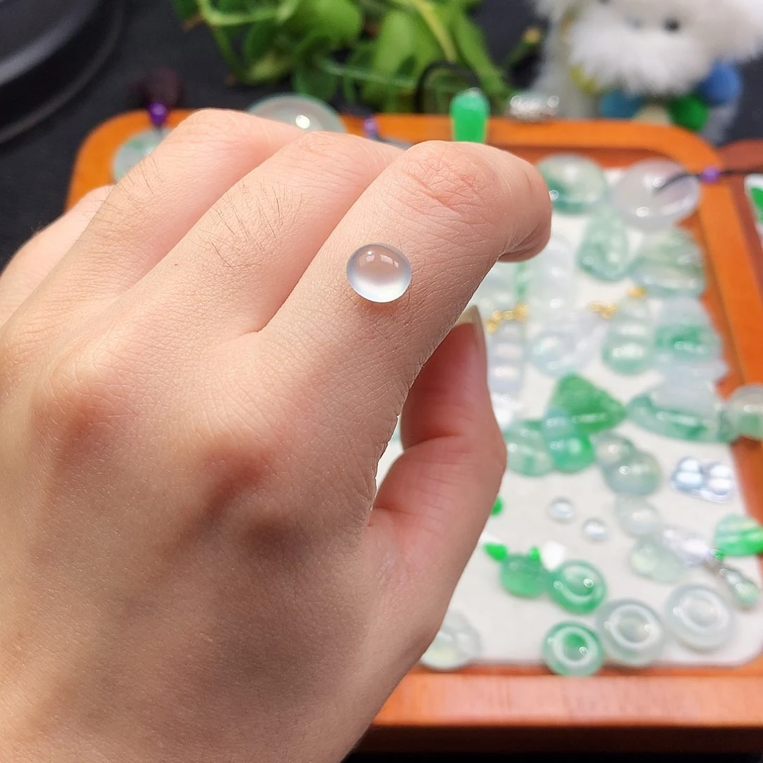 吊坠(不含链)未镶嵌翡翠蜡*?蛋面