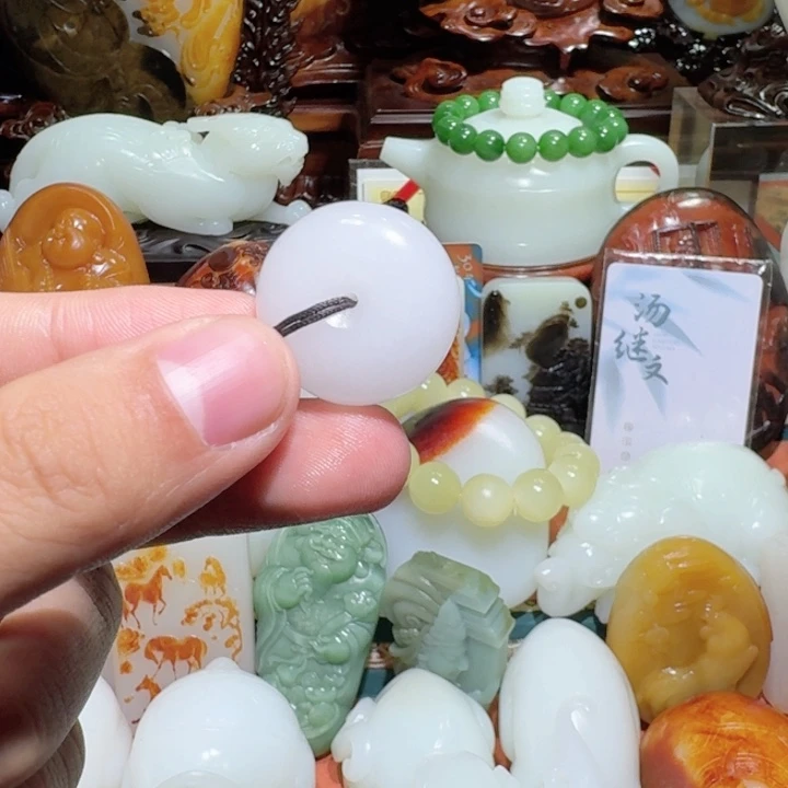 嗨***嚯透闪石质玉未镶嵌摆件