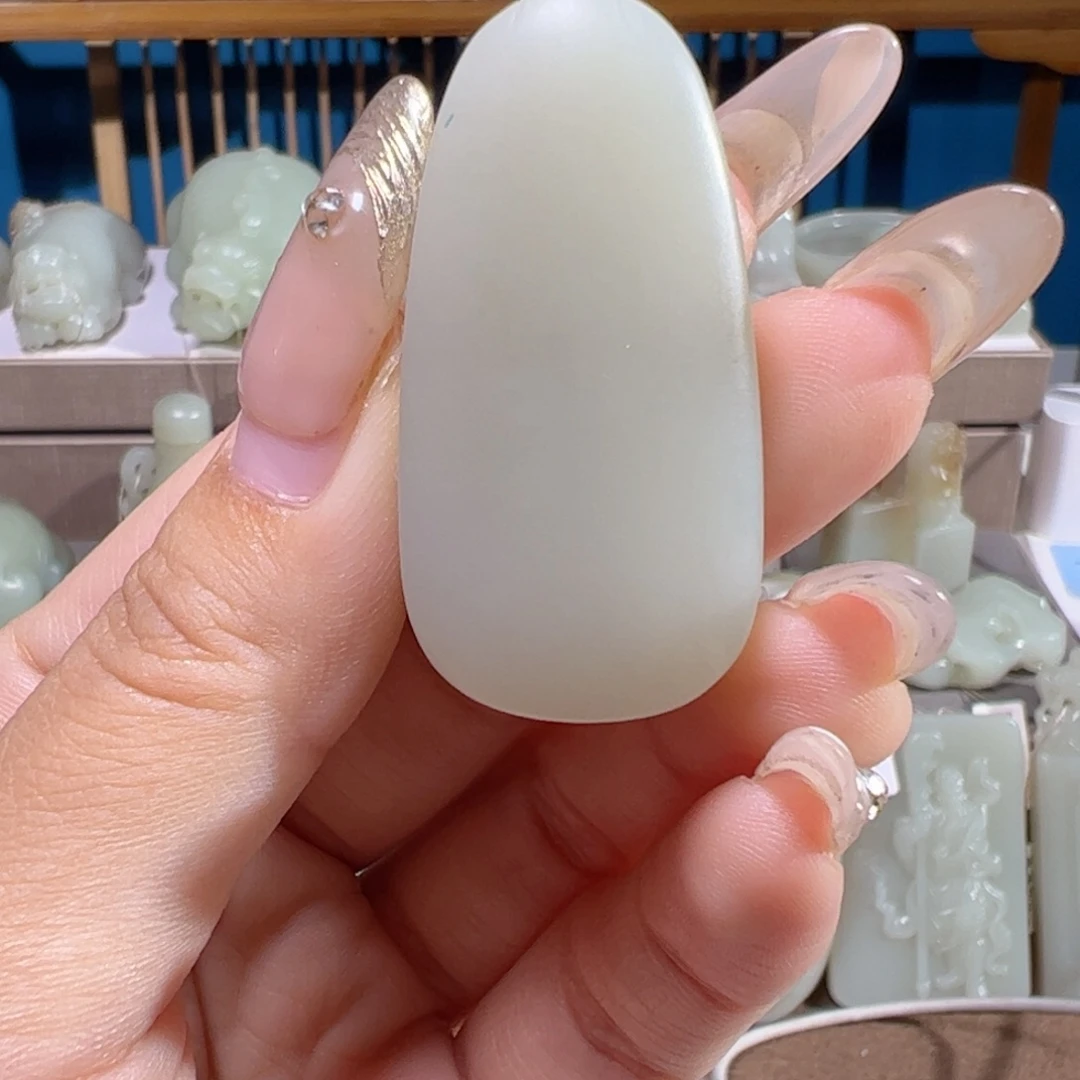 颈饰未镶嵌和田玉（糖玉）