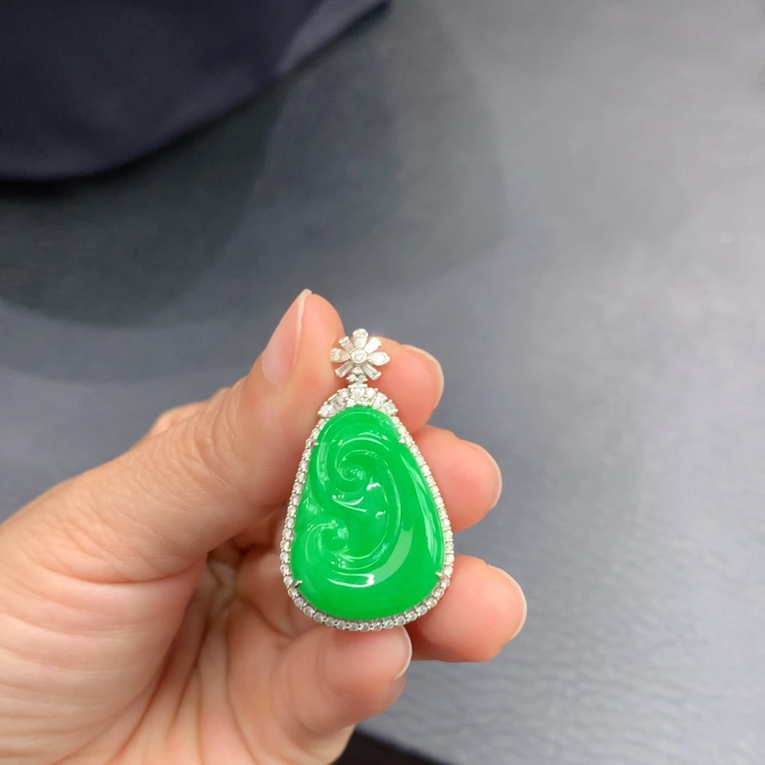 吊坠(不含链)18K金镶嵌翡翠