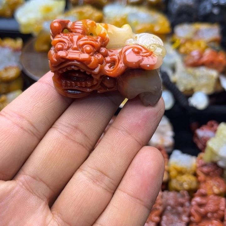 石英质玉（黄龙玉）未镶嵌颈饰