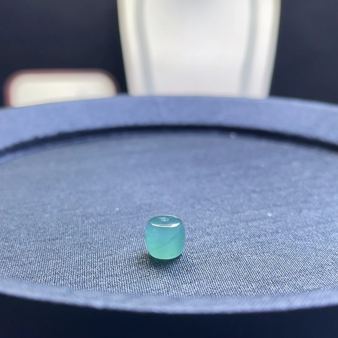 翡翠散珠7.4*6.7直切珠