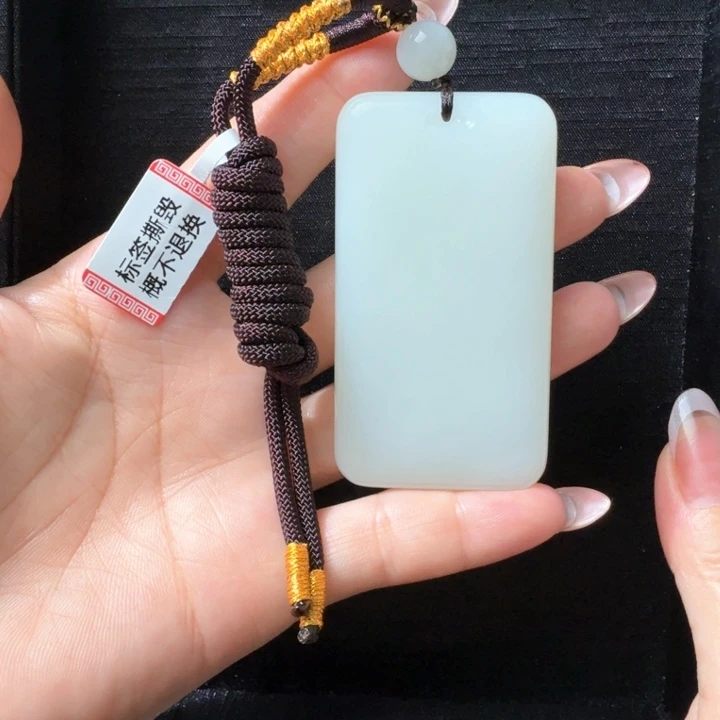 颈饰未镶嵌和田玉弹**第