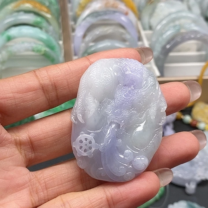 翡翠未镶嵌颈饰龙牌
