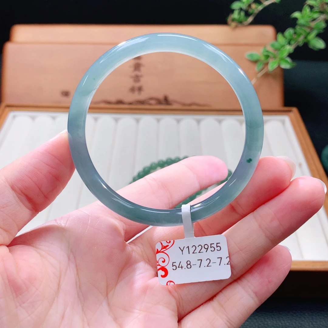 翡翠手镯（圆镯）未镶嵌