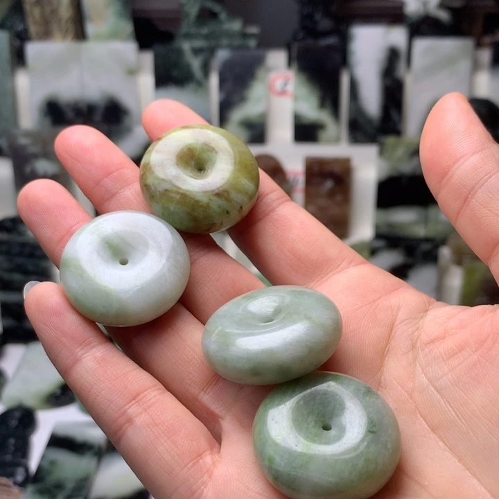 海***月独山玉未镶嵌颈饰