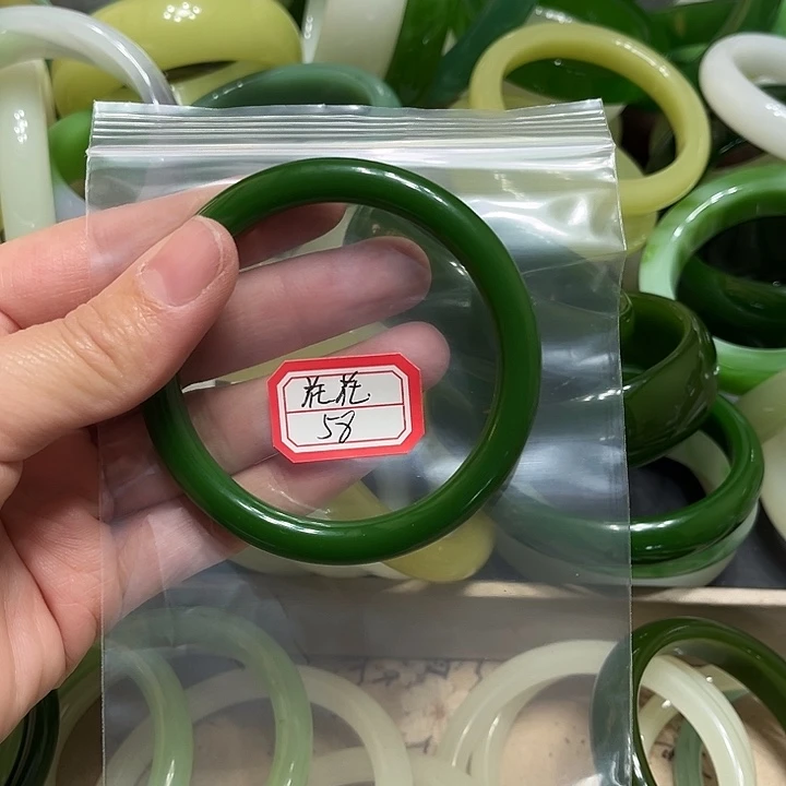 和田玉未镶嵌手镯