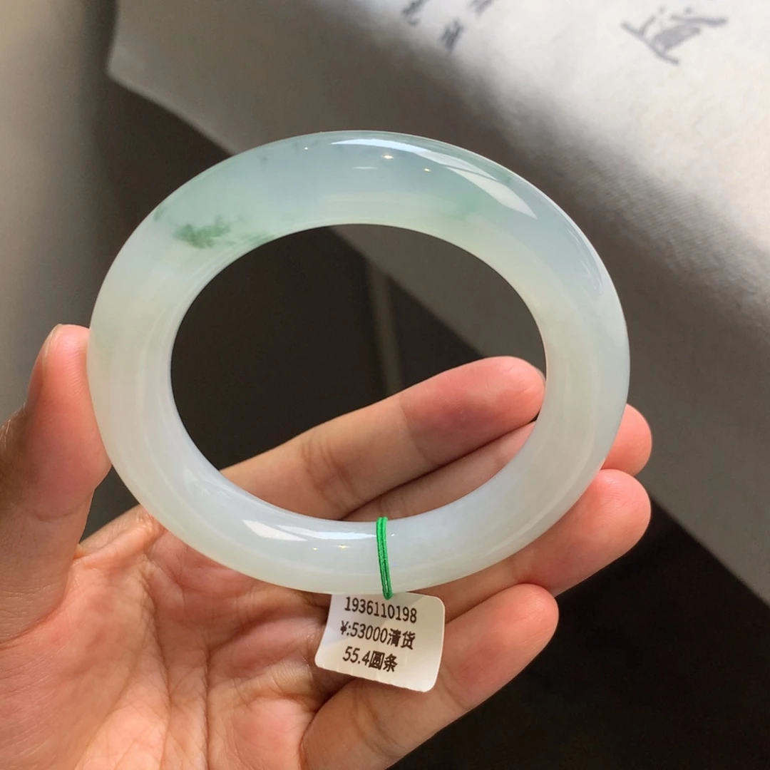 翡翠手镯未镶嵌一手-冰胶飘花圆条（勿拍实价58300）