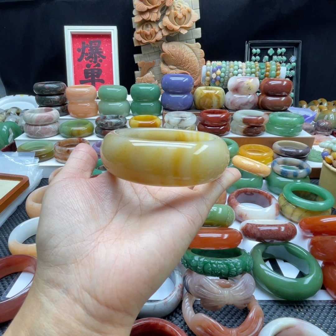 石英岩玉未镶嵌手镯