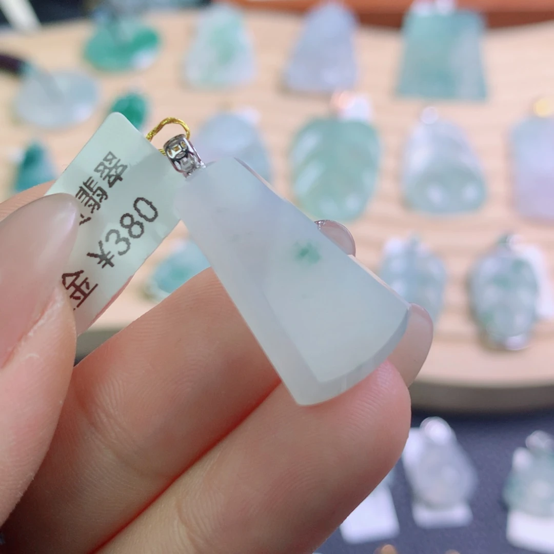 翡翠18K金镶嵌颈饰翡翠吊坠