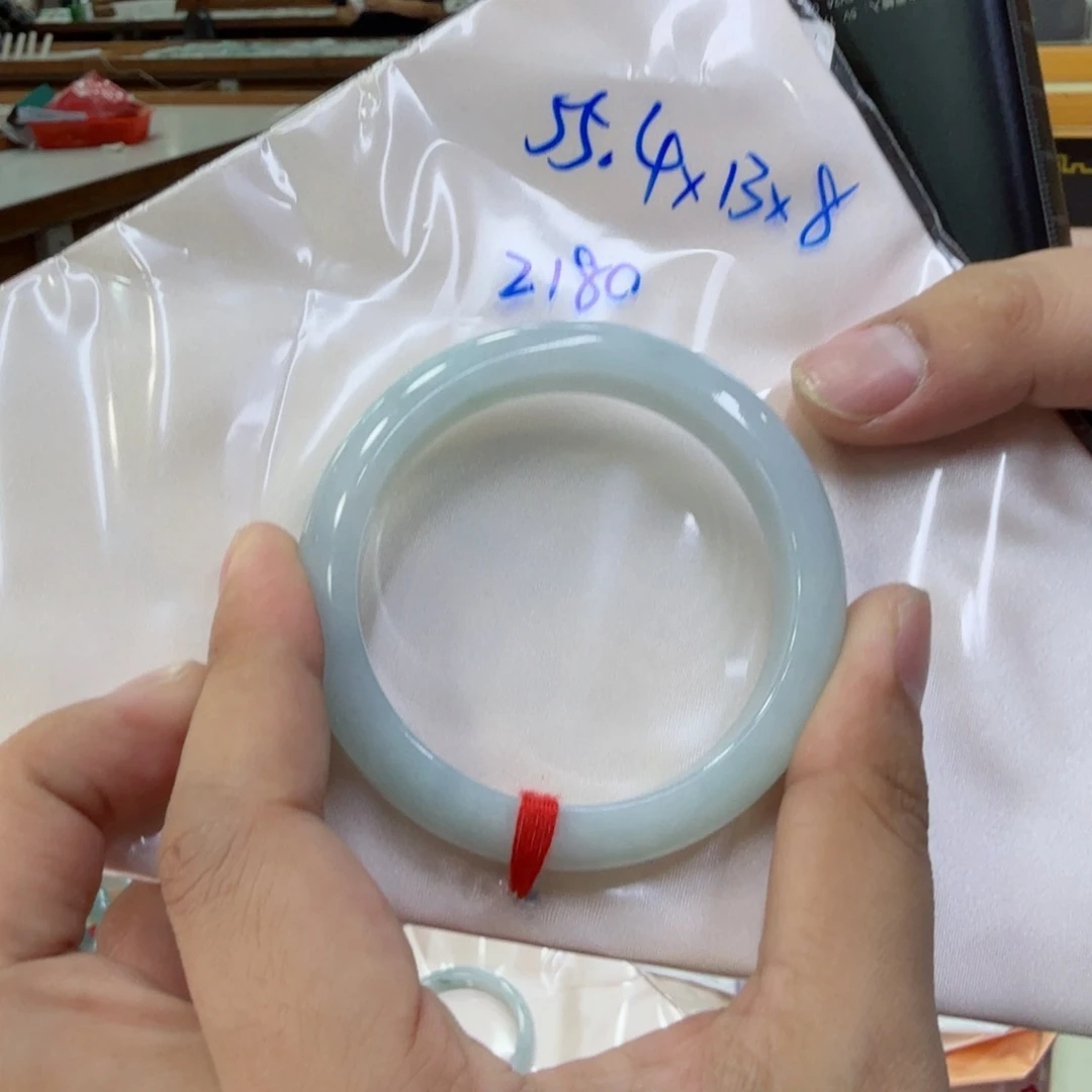 翡翠手镯未镶嵌翡翠